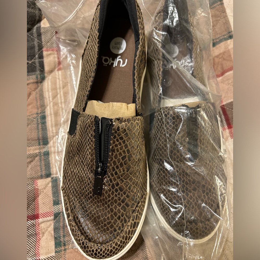 Ryka Vivva snake slip on shoe